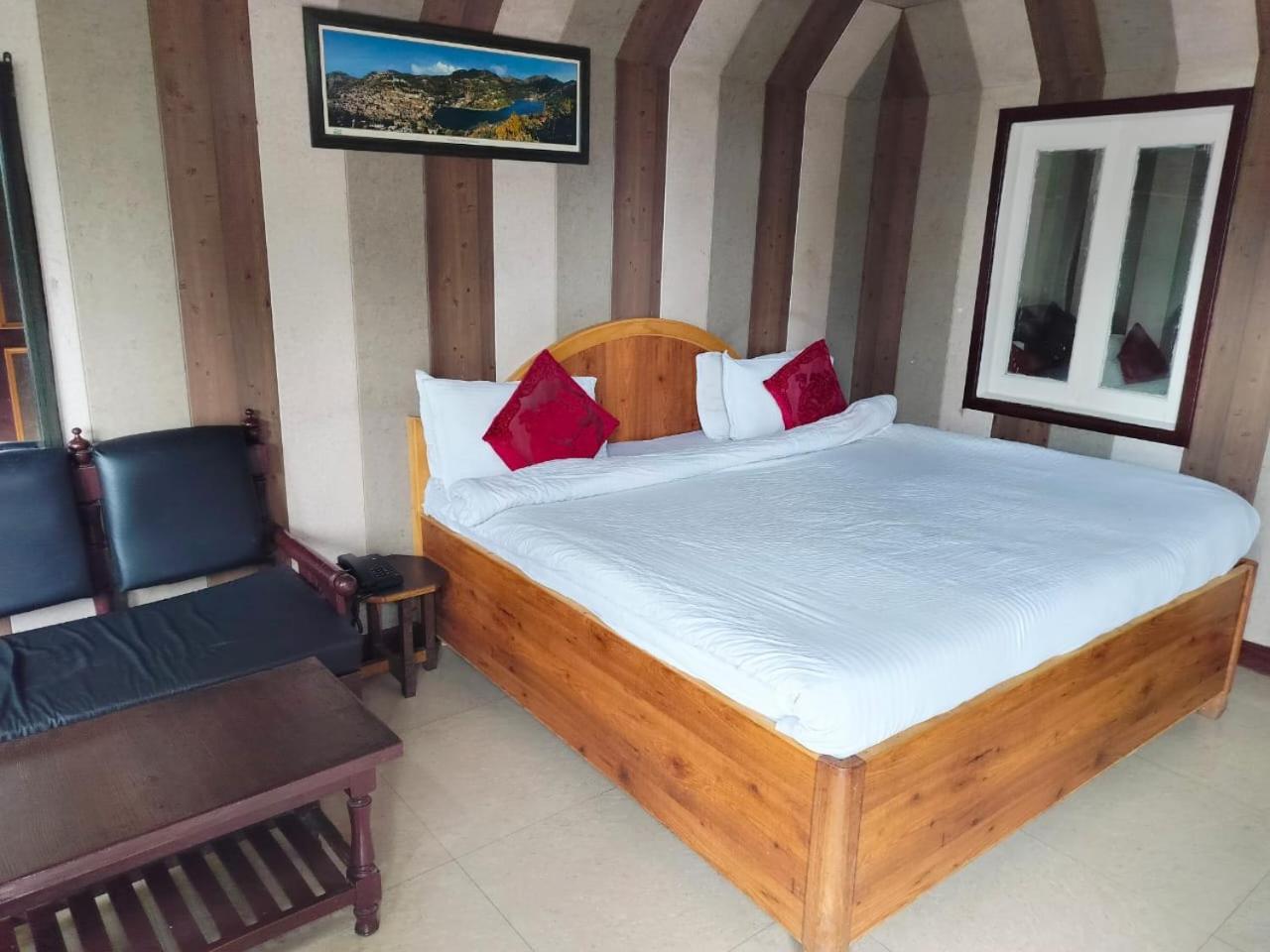 Hotel Surya Lake View Nainital Extérieur photo
